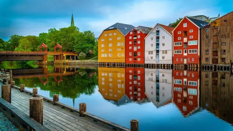 Gdansk Norwegia ile trwa lot?