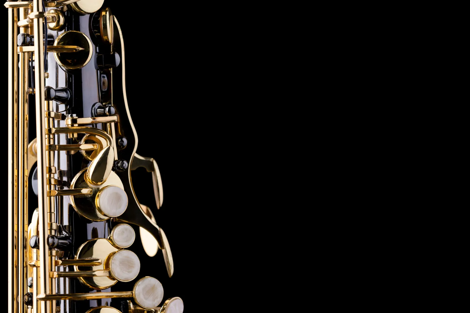 Dlaczego saksofon piszczy?