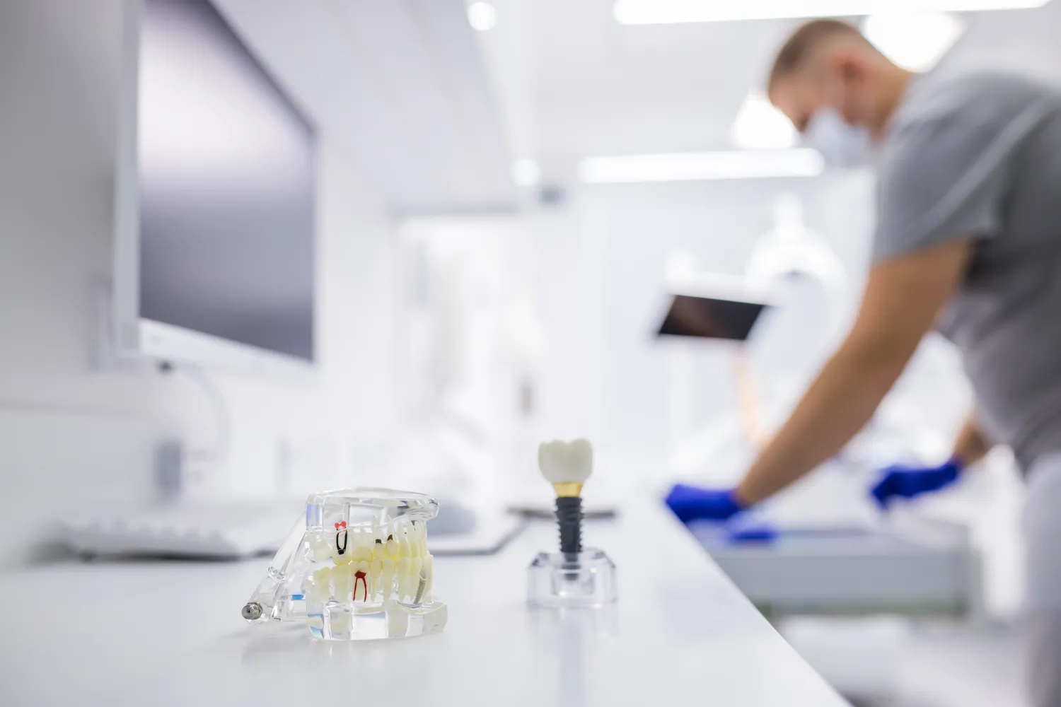 Ile trwa odbudowa kości pod implanty?